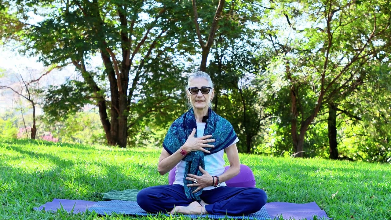 Yoga em Casa: Prática Energizante para o dia a dia